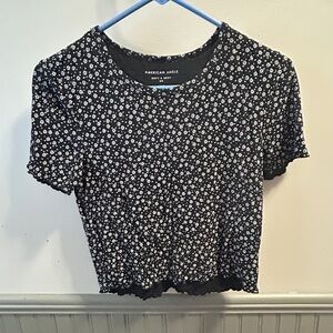 American Eagle Outfitters Black and White Daisy Floral Short Sleeve Top